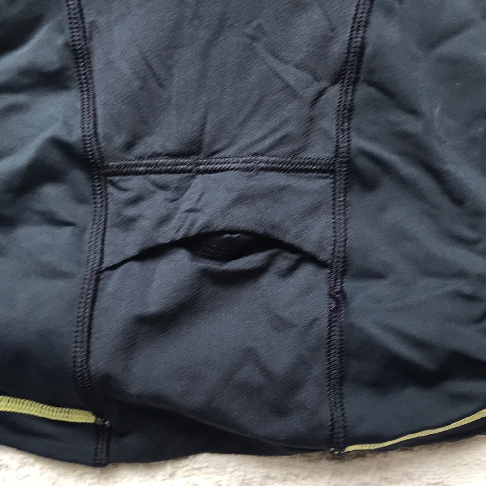Lulu Lemon Tank Top. Size 6 - Picture 3 of 3